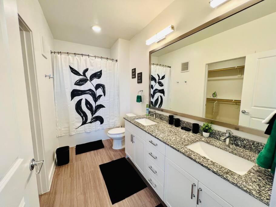 Charming Home: 2bd/2ba In Kyle, Tx! Kyle