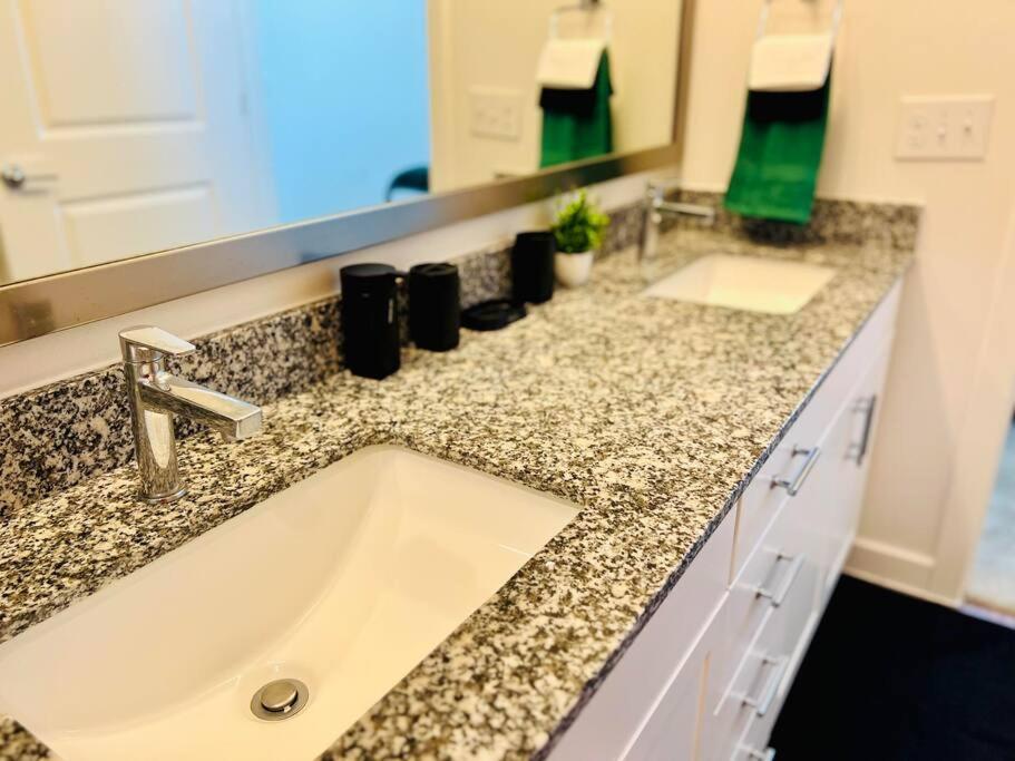 Charming Home: 2bd/2ba In Kyle, Tx! Kyle