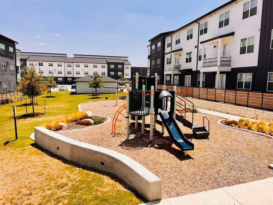 Apartment Charming Home: 2bd/2ba In Kyle, Tx! Kyle