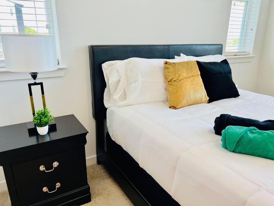Charming Home: 2bd/2ba In Kyle, Tx! Apartment