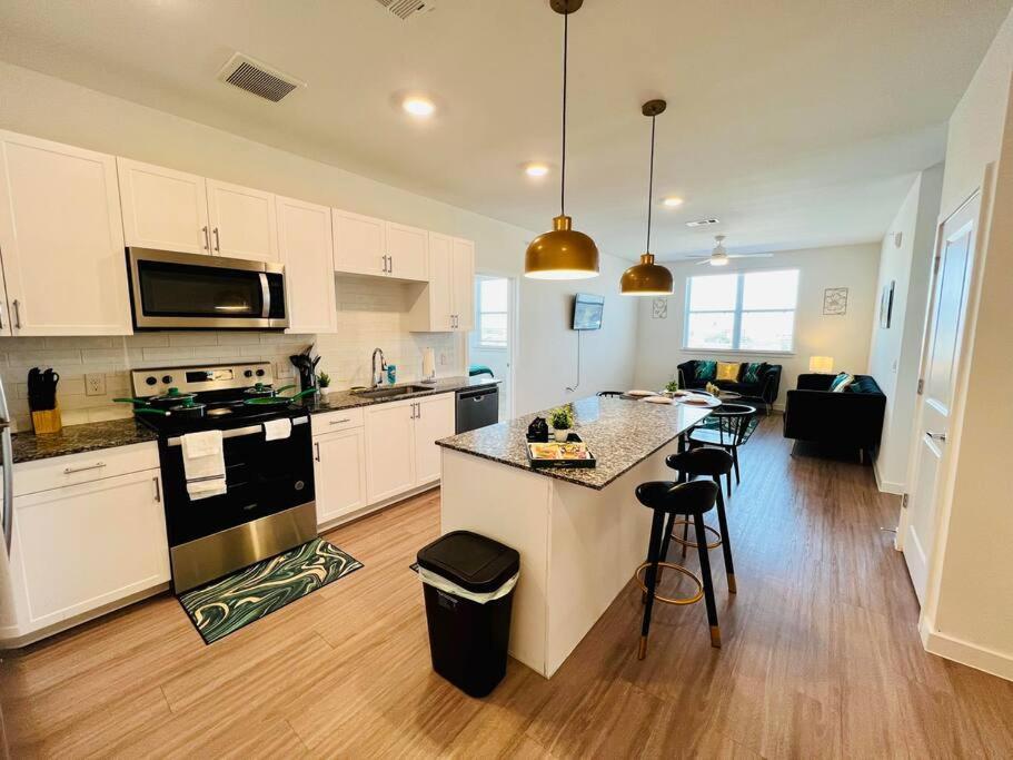 Charming Home: 2bd/2ba In Kyle, Tx! Apartment Kyle