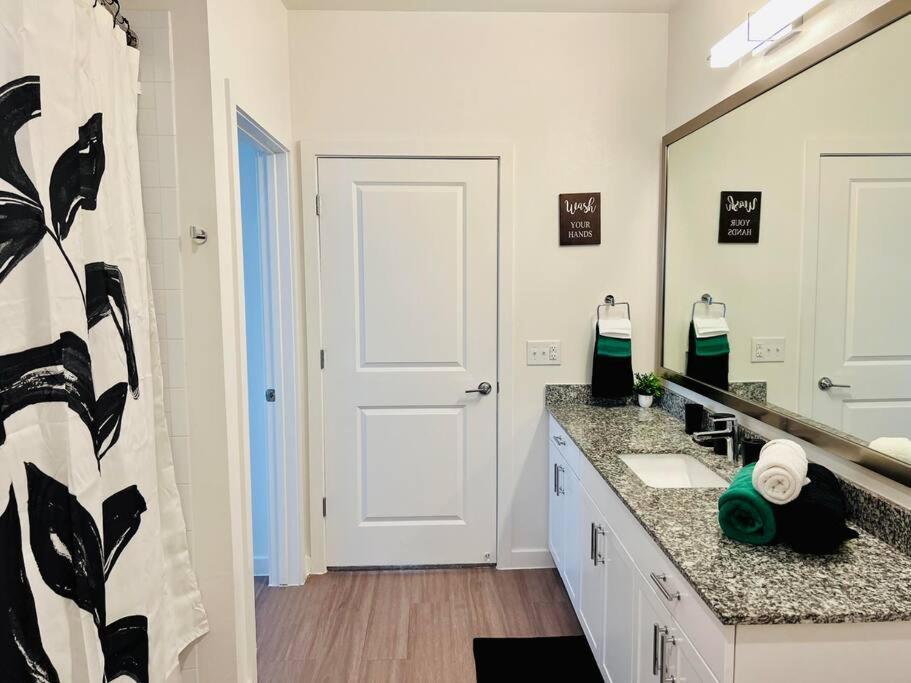 Charming Home: 2bd/2ba In Kyle, Tx! Apartment *